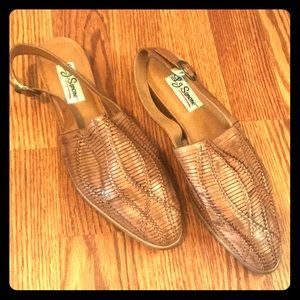 Women’s Samdals, Size 8